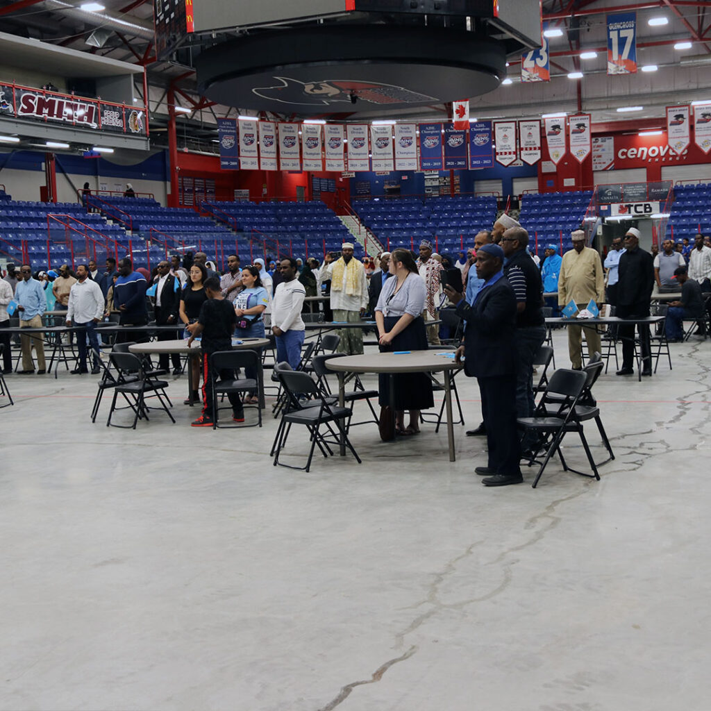 Audience standing for the Somali and Canadian national anthems.